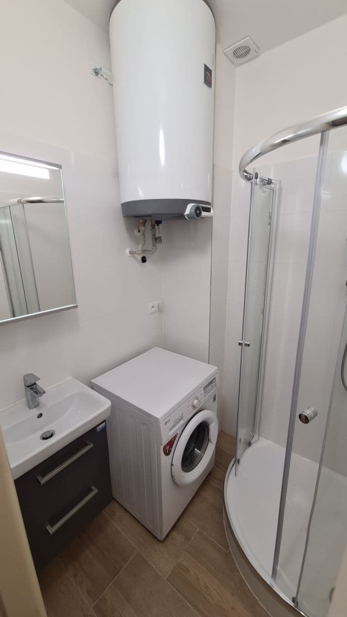 Prenájom bytu 2-izbový 66 m², Na Topolce, Praha, Praha Prenájom bytu 2-izbový 66 m², Na Topolce, Praha, Praha
