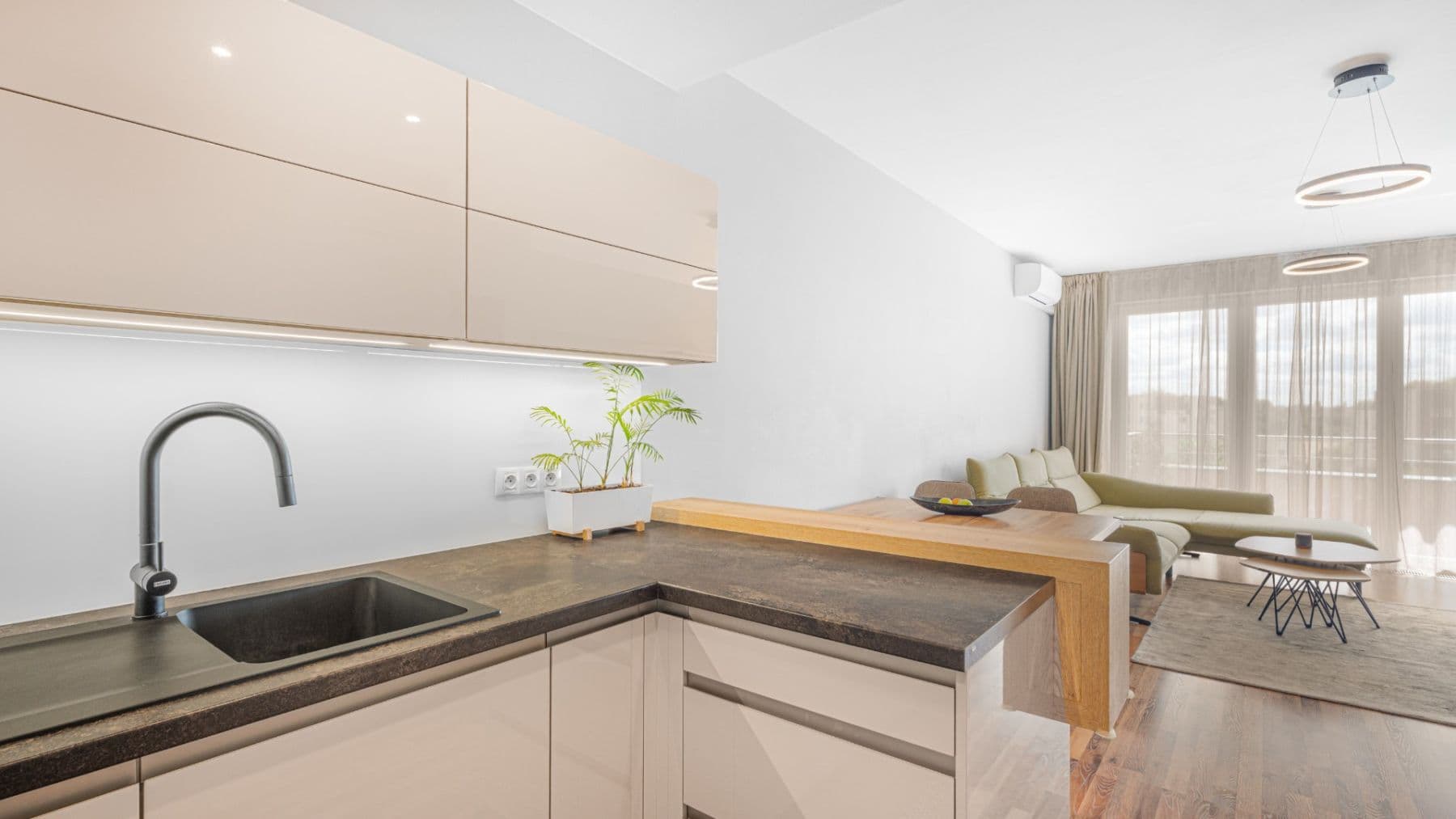 Predaj bytu 2-izbový 73 m², Hlučkova, Praha, Praha Predaj bytu 2-izbový 73 m², Hlučkova, Praha, Praha