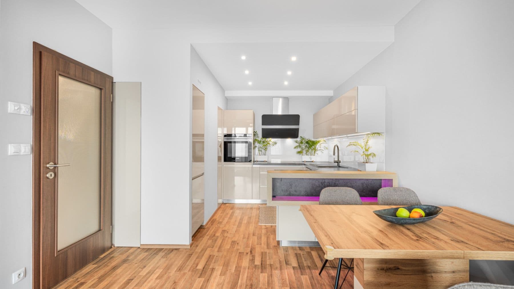 Predaj bytu 2-izbový 73 m², Hlučkova, Praha, Praha Predaj bytu 2-izbový 73 m², Hlučkova, Praha, Praha