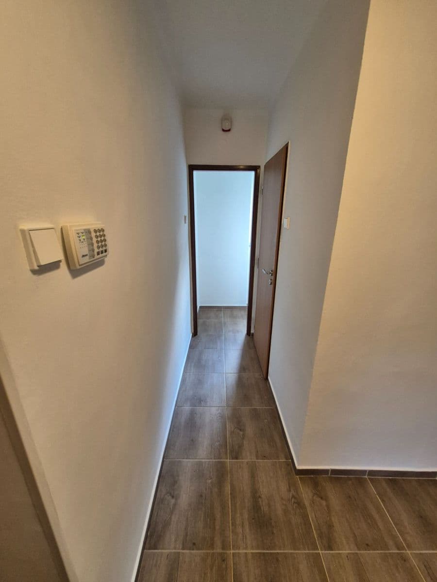 Prenájom bytu 2-izbový 56 m², Jaroslava Foglara, Kladno, Středočeský kraj Prenájom bytu 2-izbový 56 m², Jaroslava Foglara, Kladno, Středočeský kraj