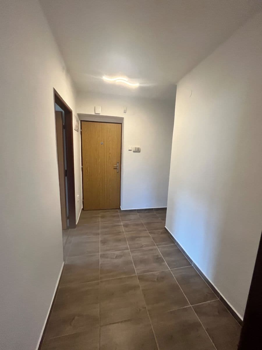 Prenájom bytu 2-izbový 56 m², Jaroslava Foglara, Kladno, Středočeský kraj Prenájom bytu 2-izbový 56 m², Jaroslava Foglara, Kladno, Středočeský kraj