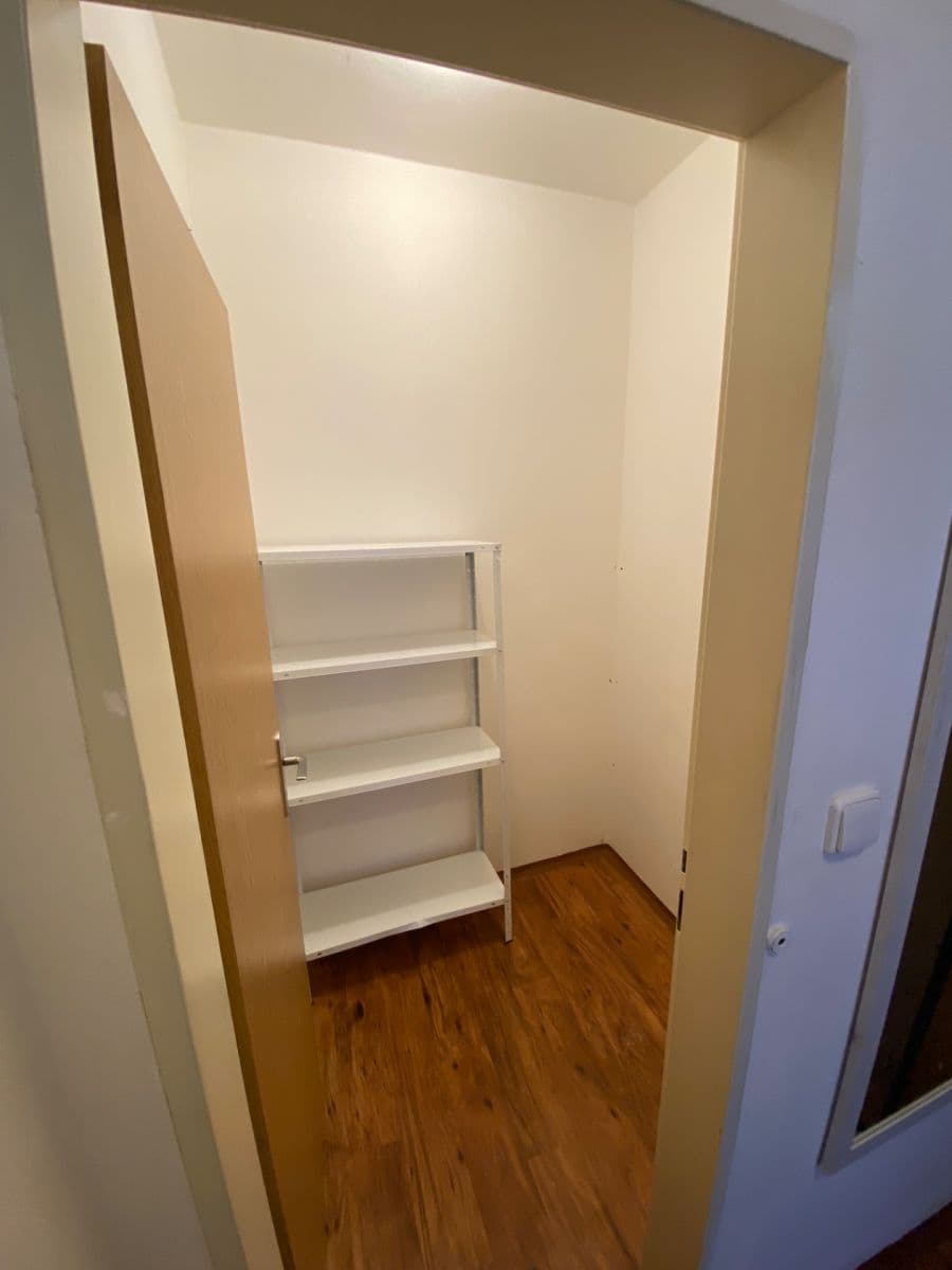 Prenájom bytu 1-izbový 38 m², Topělecká, Písek, Jihočeský kraj Prenájom bytu 1-izbový 38 m², Topělecká, Písek, Jihočeský kraj