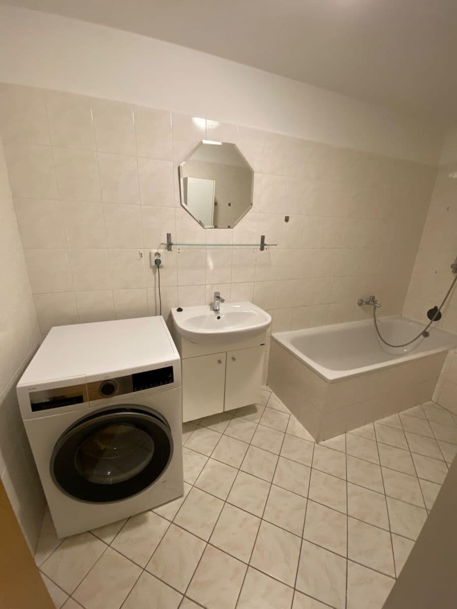 Prenájom bytu 1-izbový 38 m², Topělecká, Písek, Jihočeský kraj Prenájom bytu 1-izbový 38 m², Topělecká, Písek, Jihočeský kraj