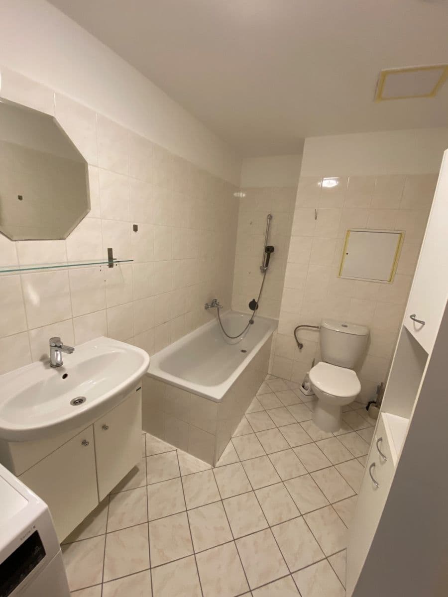 Prenájom bytu 1-izbový 38 m², Topělecká, Písek, Jihočeský kraj Prenájom bytu 1-izbový 38 m², Topělecká, Písek, Jihočeský kraj