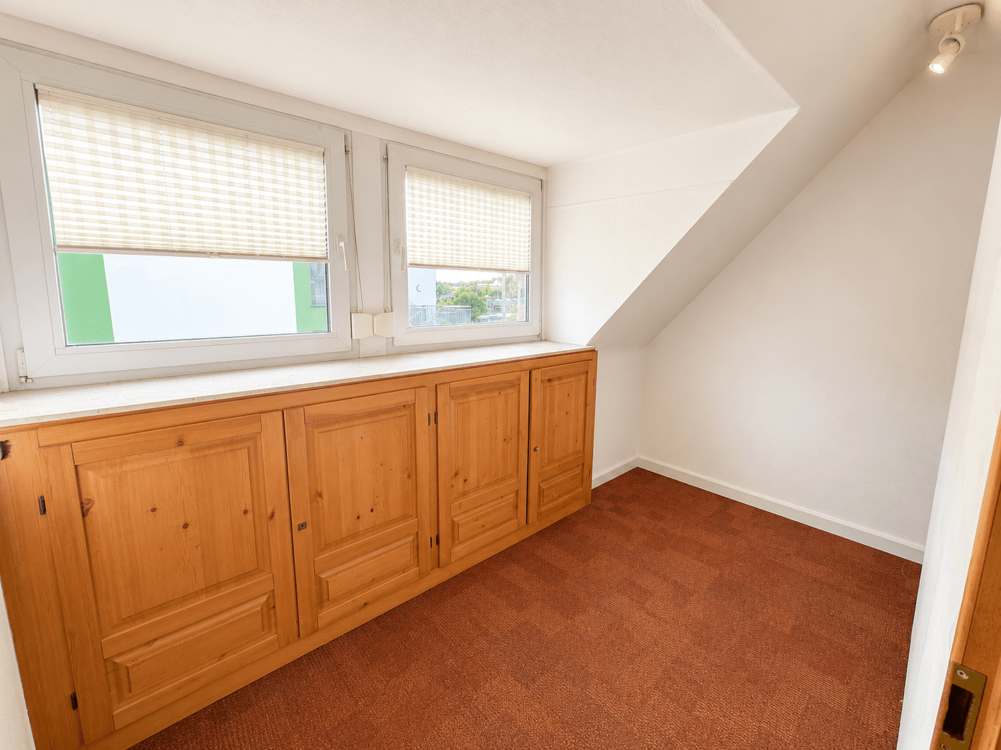 Prenájom bytu 4-izbový 155 m², Siegburgstraße 27, Dortmund, Severné Porýnie - Westfálsko Prenájom bytu 4-izbový 155 m², Siegburgstraße 27, Dortmund, Severné Porýnie - Westfálsko