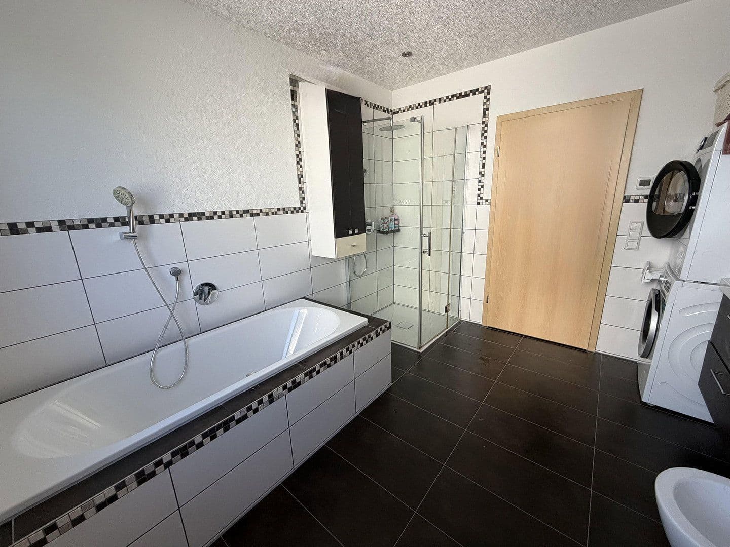 Predaj bytu 5-izbový 180 m², March, Bádensko-Wurttembersko Predaj bytu 5-izbový 180 m², March, Bádensko-Wurttembersko
