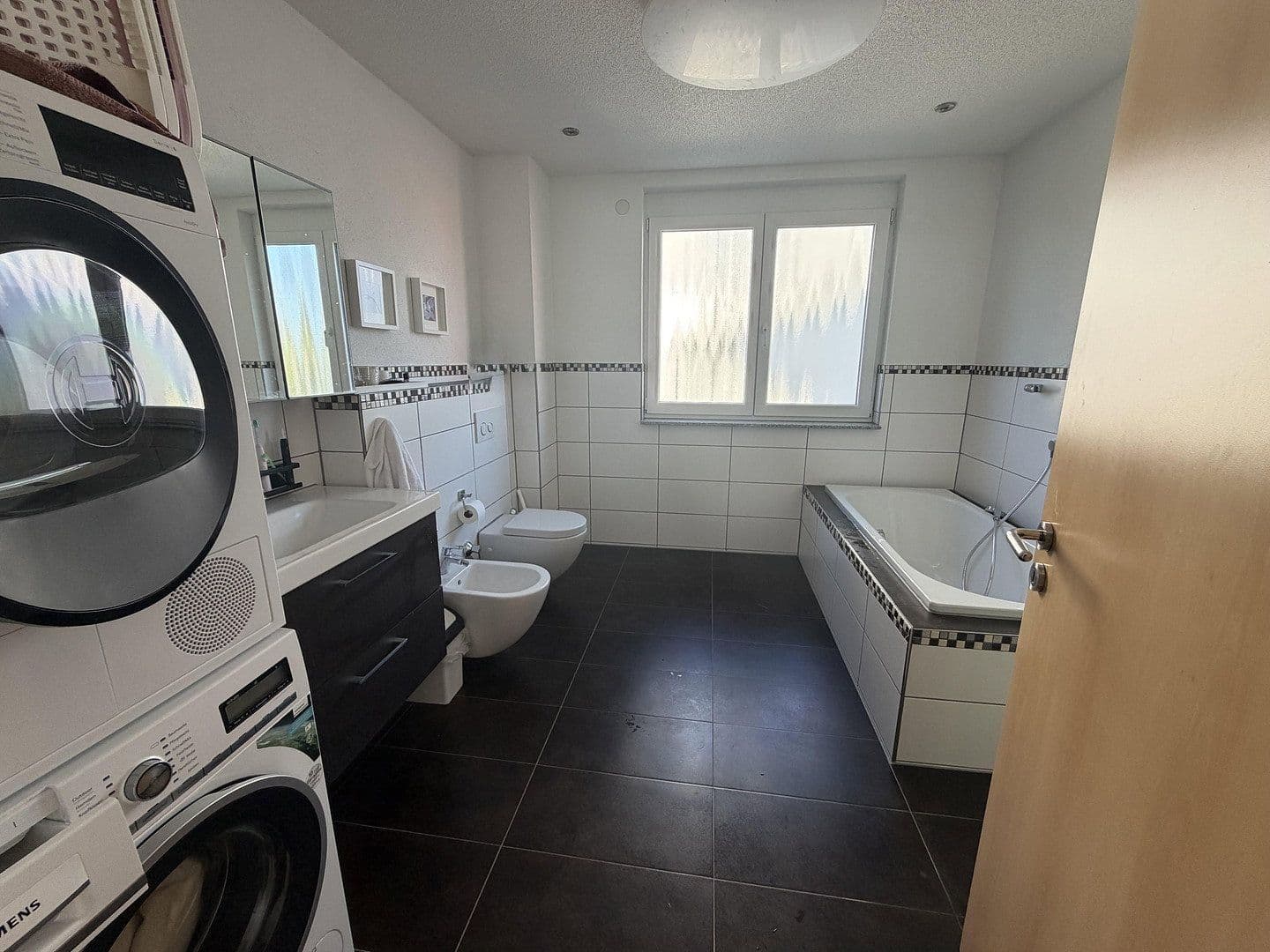 Predaj bytu 5-izbový 180 m², March, Bádensko-Wurttembersko Predaj bytu 5-izbový 180 m², March, Bádensko-Wurttembersko