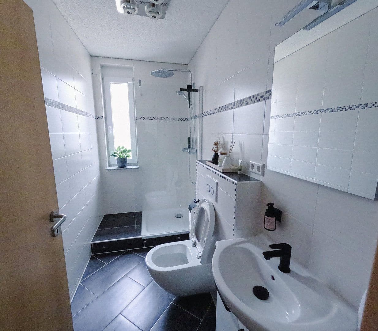 Predaj bytu 5-izbový 180 m², March, Bádensko-Wurttembersko Predaj bytu 5-izbový 180 m², March, Bádensko-Wurttembersko