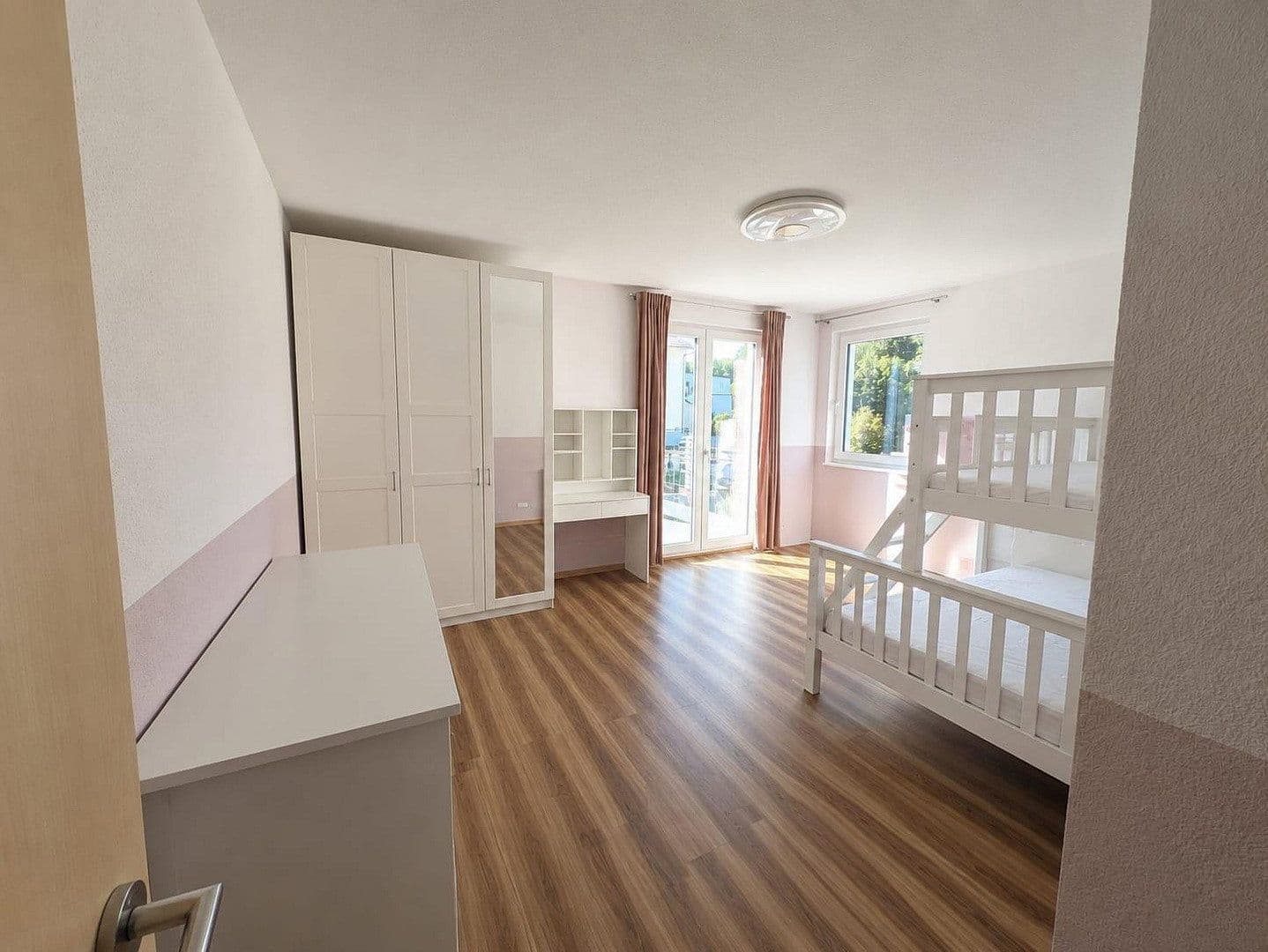 Predaj bytu 5-izbový 180 m², March, Bádensko-Wurttembersko Predaj bytu 5-izbový 180 m², March, Bádensko-Wurttembersko