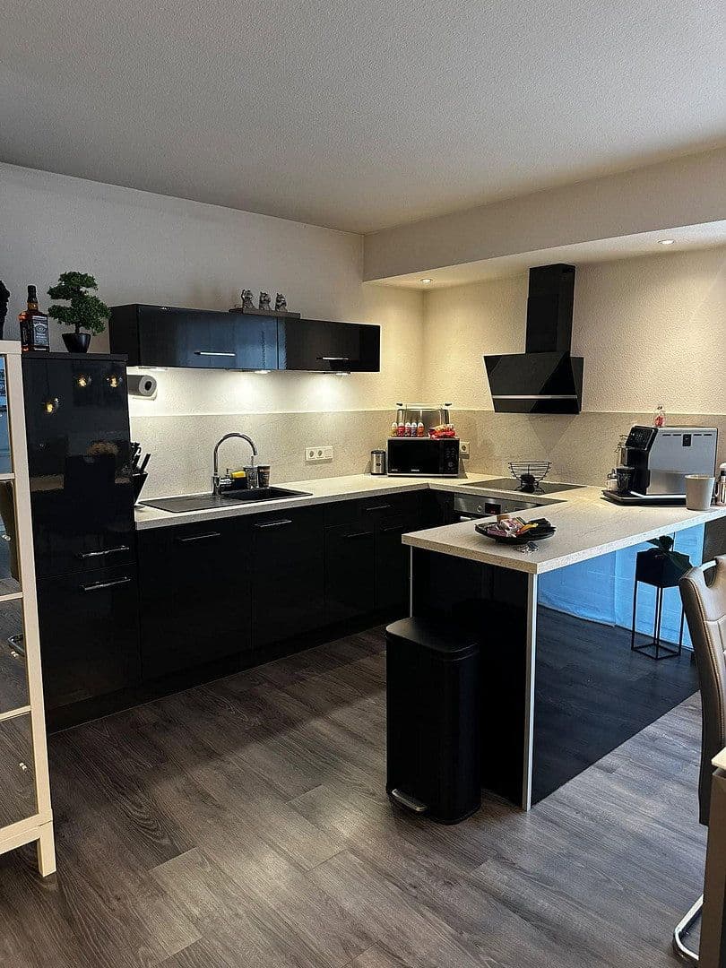 Prenájom bytu 3-izbový 105 m², Heddesheim, Bádensko-Wurttembersko Prenájom bytu 3-izbový 105 m², Heddesheim, Bádensko-Wurttembersko