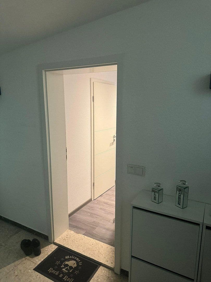 Prenájom bytu 3-izbový 105 m², Heddesheim, Bádensko-Wurttembersko Prenájom bytu 3-izbový 105 m², Heddesheim, Bádensko-Wurttembersko
