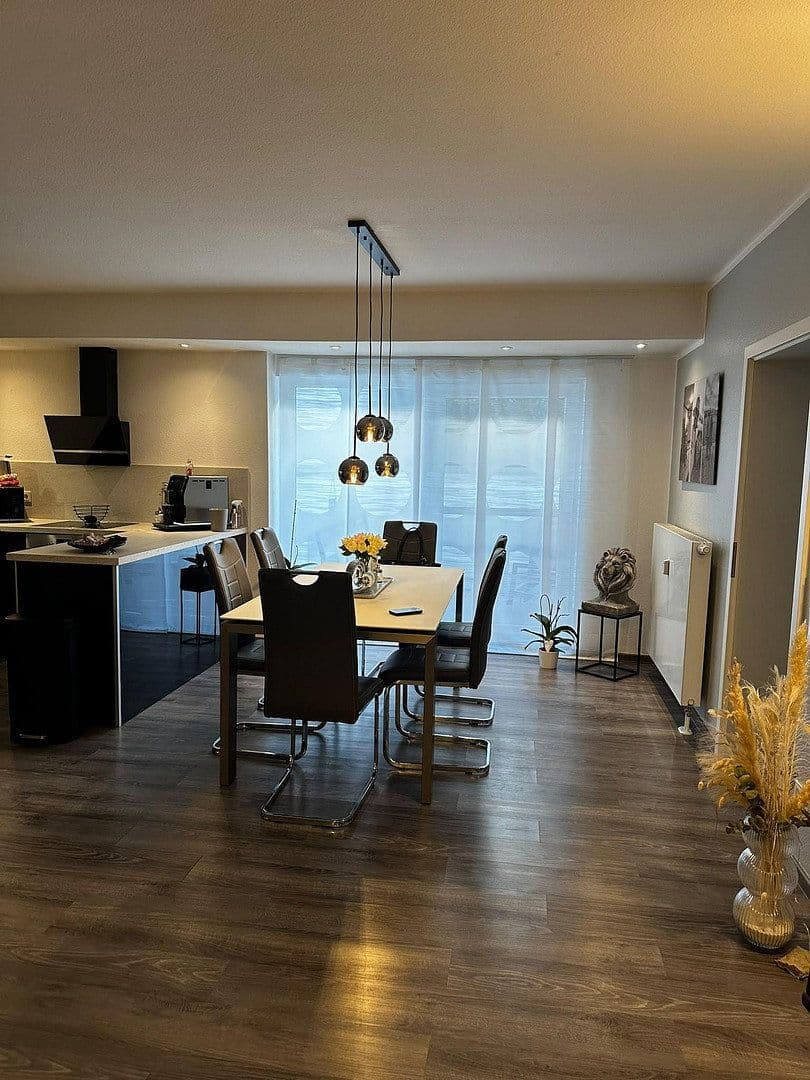 Prenájom bytu 3-izbový 105 m², Heddesheim, Bádensko-Wurttembersko Prenájom bytu 3-izbový 105 m², Heddesheim, Bádensko-Wurttembersko