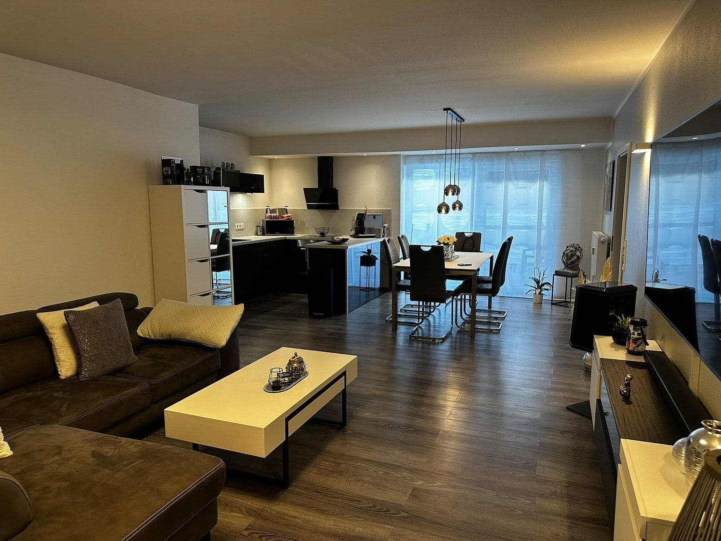 Prenájom bytu 3-izbový 105 m², Heddesheim, Bádensko-Wurttembersko Prenájom bytu 3-izbový 105 m², Heddesheim, Bádensko-Wurttembersko