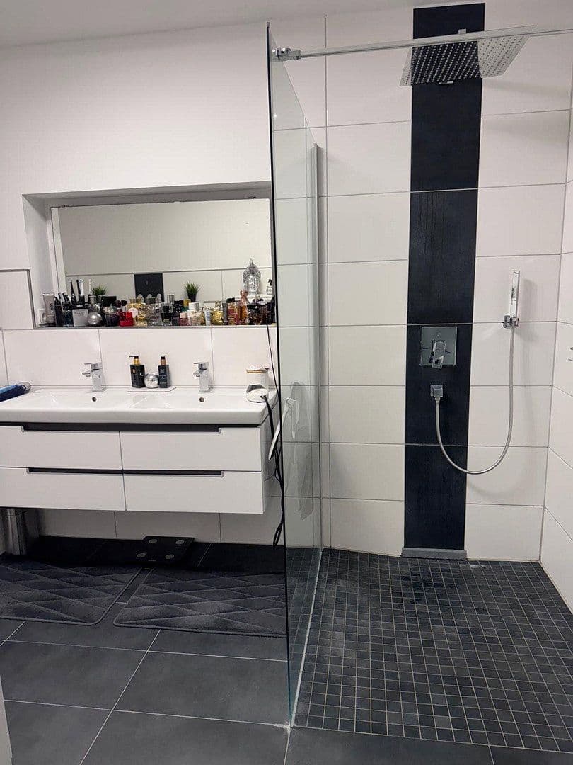 Prenájom bytu 3-izbový 105 m², Heddesheim, Bádensko-Wurttembersko Prenájom bytu 3-izbový 105 m², Heddesheim, Bádensko-Wurttembersko