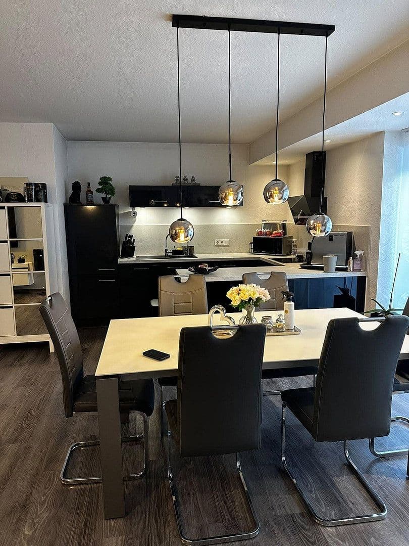 Prenájom bytu 3-izbový 105 m², Heddesheim, Bádensko-Wurttembersko Prenájom bytu 3-izbový 105 m², Heddesheim, Bádensko-Wurttembersko