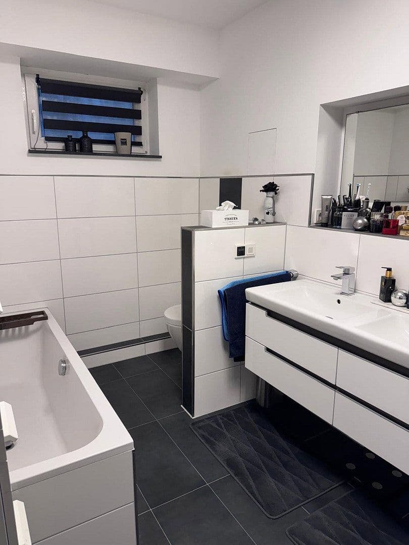 Prenájom bytu 3-izbový 105 m², Heddesheim, Bádensko-Wurttembersko Prenájom bytu 3-izbový 105 m², Heddesheim, Bádensko-Wurttembersko
