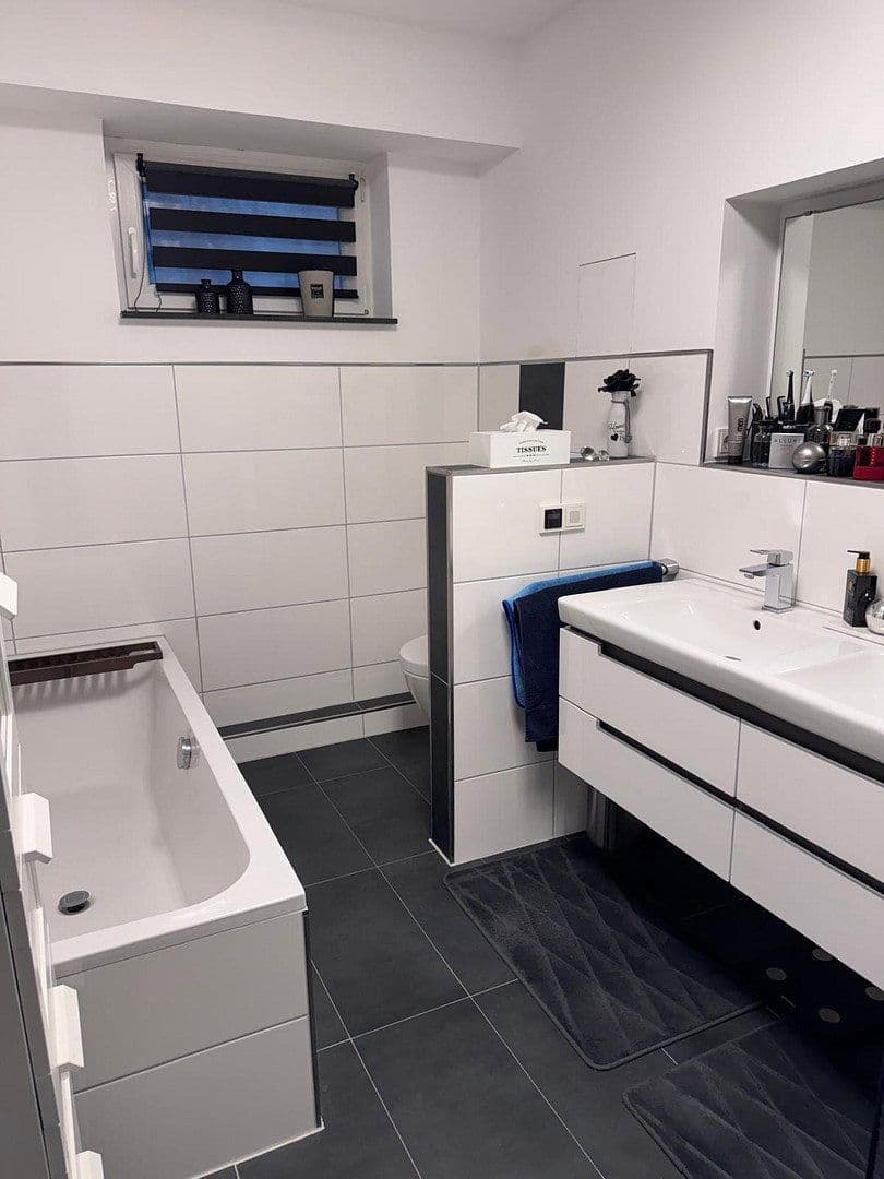 Prenájom bytu 3-izbový 105 m², Heddesheim, Bádensko-Wurttembersko Prenájom bytu 3-izbový 105 m², Heddesheim, Bádensko-Wurttembersko