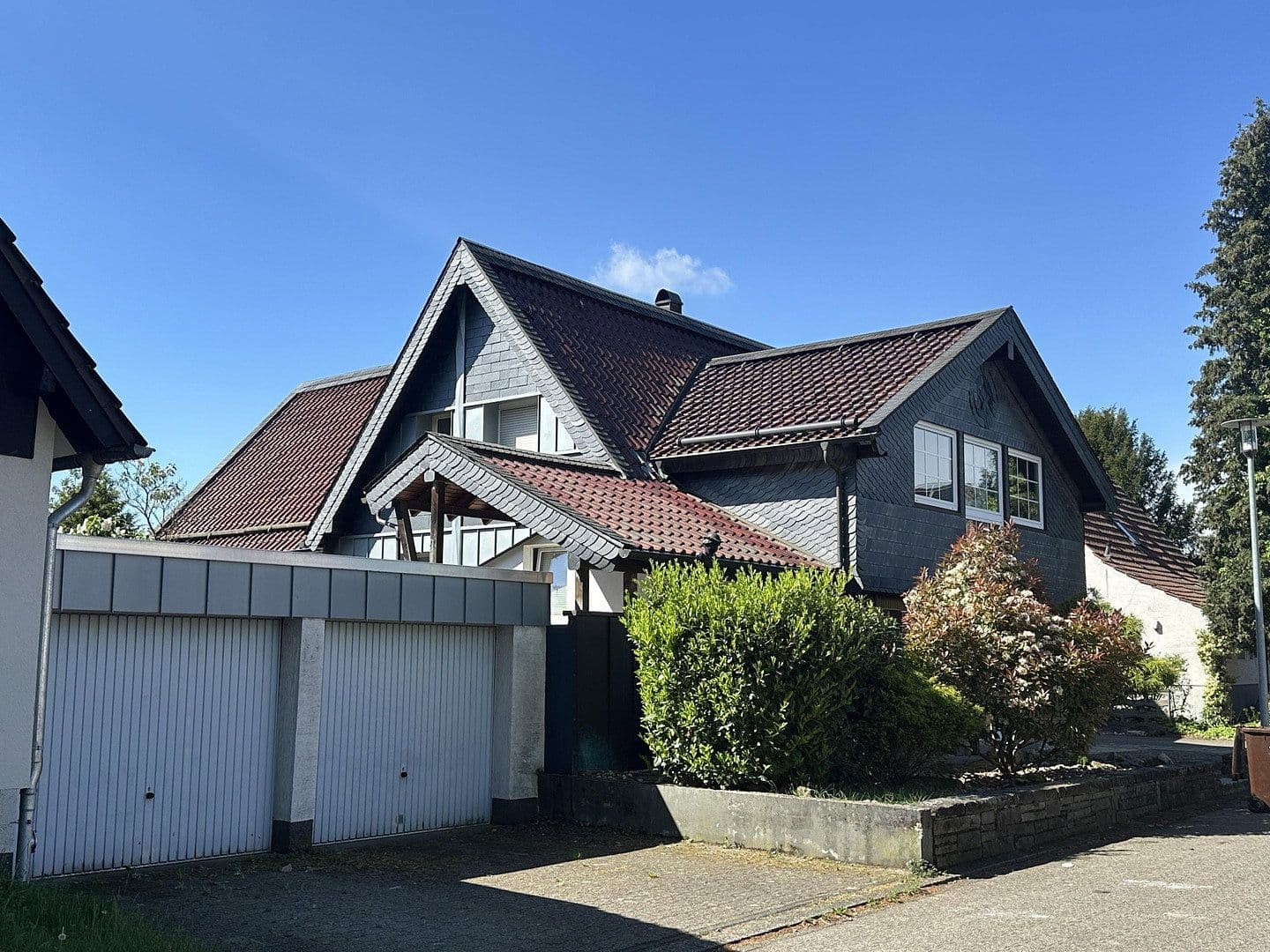 Predaj domu 262 m², pozemok 720 m², Siedlerstr. 4, Bergisch Gladbach, Severné Porýnie - Westfálsko Predaj domu 262 m², pozemok 720 m², Siedlerstr. 4, Bergisch Gladbach, Severné Porýnie - Westfálsko