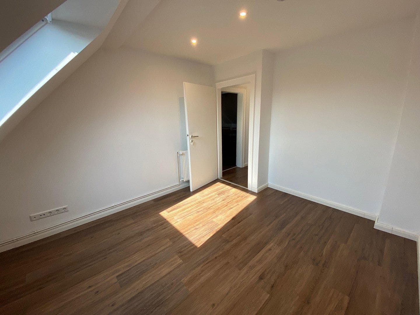 Prenájom bytu 4-izbový 85 m², Hedwigstraße 7, Braunschweig, Dolné Sasko Prenájom bytu 4-izbový 85 m², Hedwigstraße 7, Braunschweig, Dolné Sasko