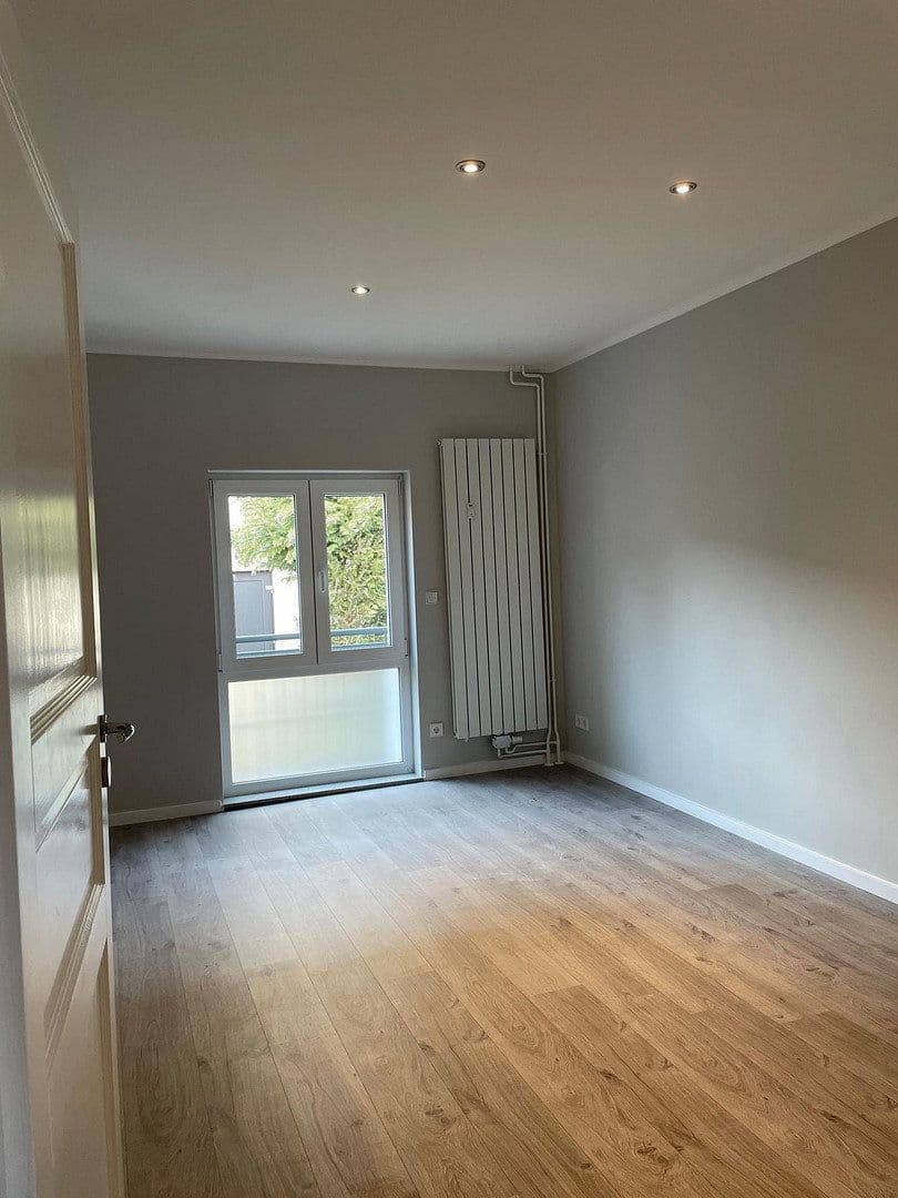 Prenájom bytu 4-izbový 111 m², Rudower Str. 178A, Berlin, Berlín Prenájom bytu 4-izbový 111 m², Rudower Str. 178A, Berlin, Berlín