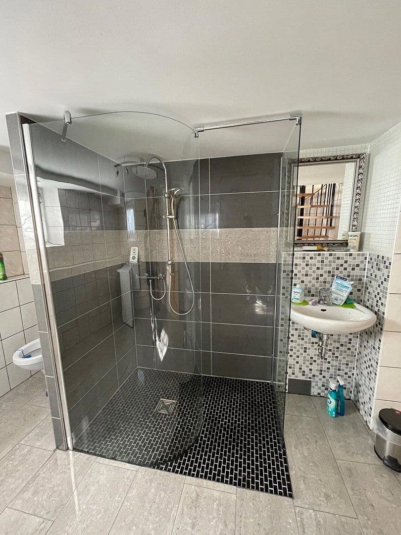 Prenájom bytu 4-izbový 111 m², Rudower Str. 178A, Berlin, Berlín Prenájom bytu 4-izbový 111 m², Rudower Str. 178A, Berlin, Berlín