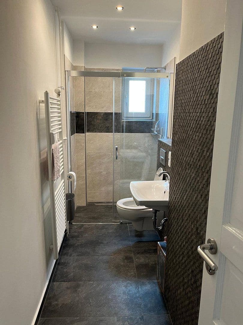 Prenájom bytu 4-izbový 111 m², Rudower Str. 178A, Berlin, Berlín Prenájom bytu 4-izbový 111 m², Rudower Str. 178A, Berlin, Berlín
