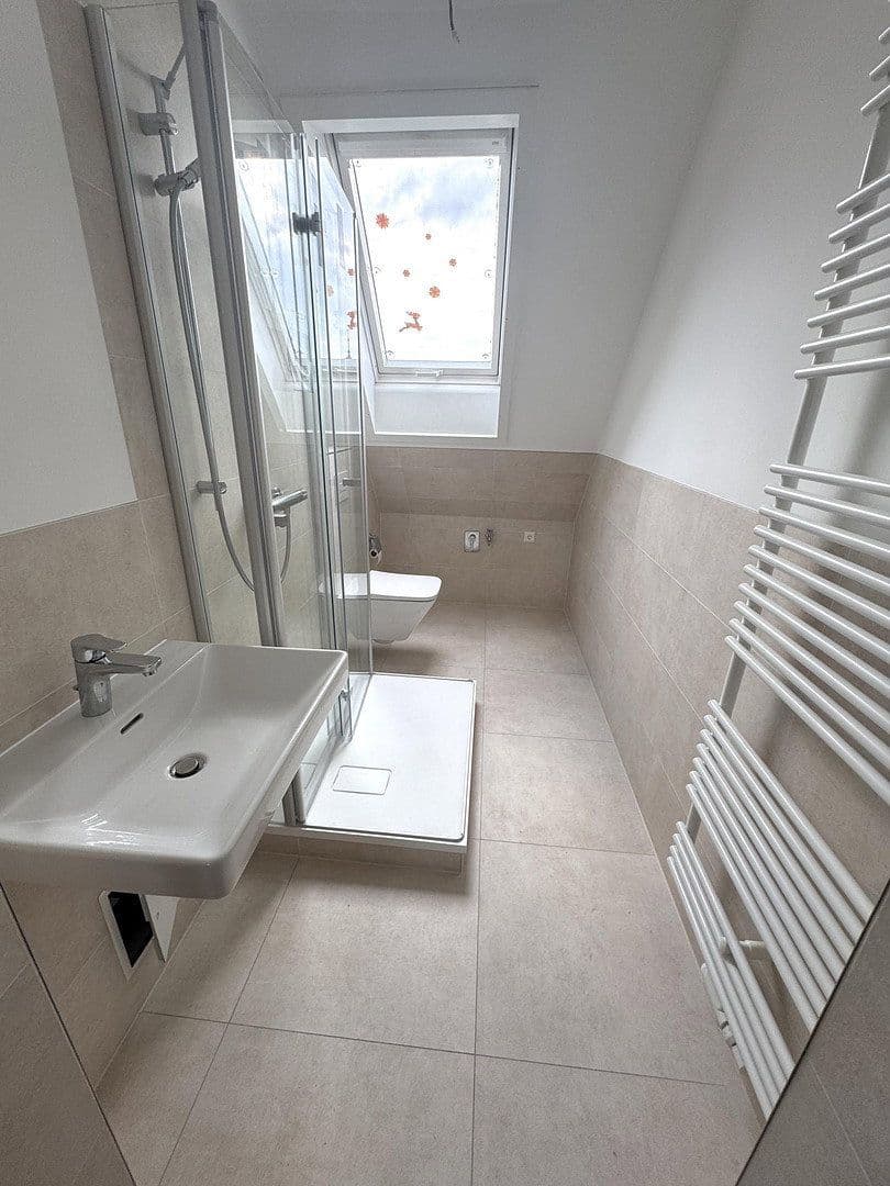 Prenájom bytu 3-izbový 64 m², Langenbernsdorf, Sasko Prenájom bytu 3-izbový 64 m², Langenbernsdorf, Sasko