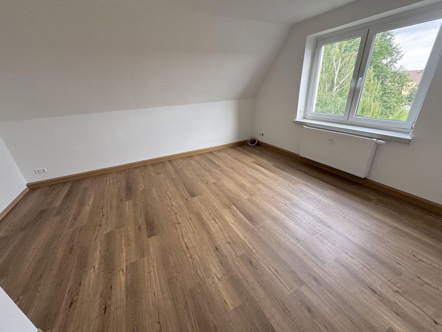 Prenájom bytu 3-izbový 64 m², Langenbernsdorf, Sasko Prenájom bytu 3-izbový 64 m², Langenbernsdorf, Sasko