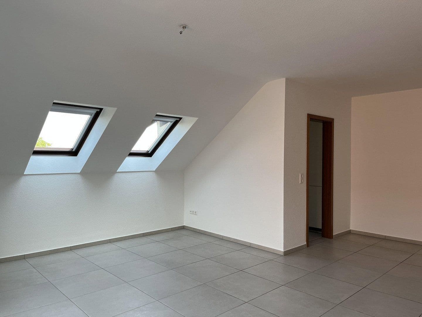 Prenájom bytu 2-izbový 61 m², Kraichtal, Bádensko-Wurttembersko Prenájom bytu 2-izbový 61 m², Kraichtal, Bádensko-Wurttembersko