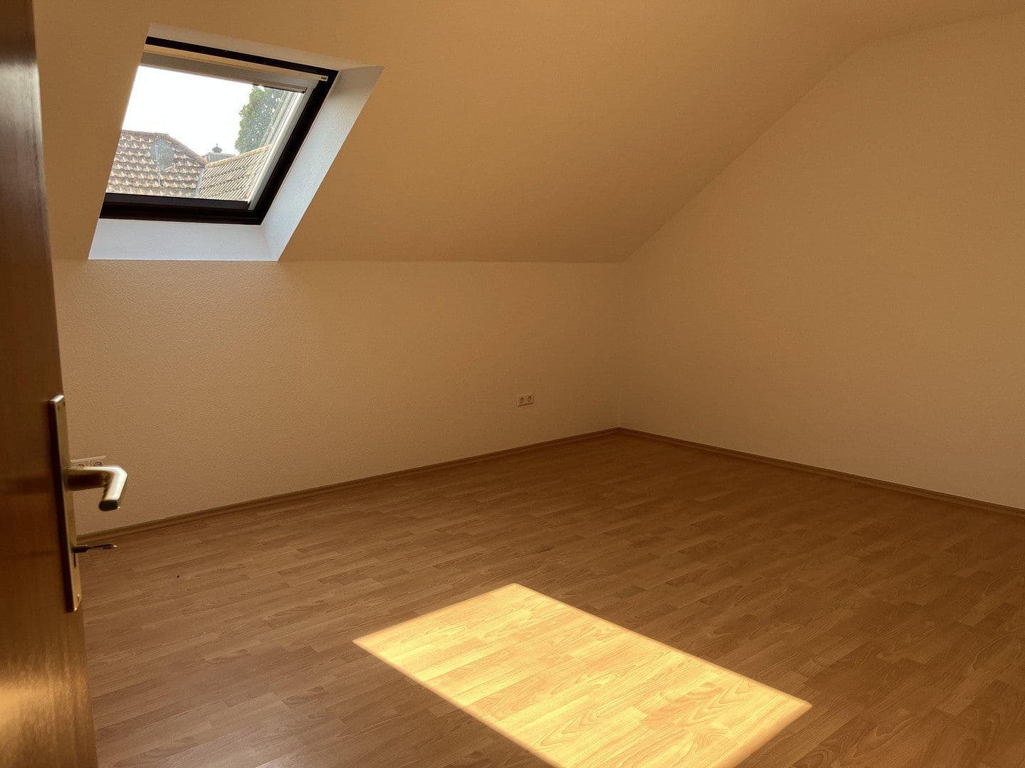 Prenájom bytu 2-izbový 61 m², Kraichtal, Bádensko-Wurttembersko Prenájom bytu 2-izbový 61 m², Kraichtal, Bádensko-Wurttembersko