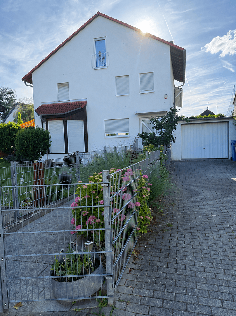 Predaj domu 210 m², pozemok 400 m², Kelkheim (Taunus), Hesensko Predaj domu 210 m², pozemok 400 m², Kelkheim (Taunus), Hesensko
