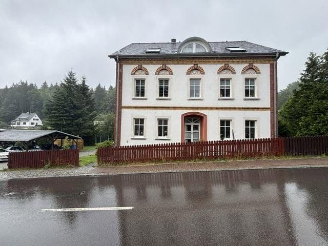 Predaj domu 357 m², pozemok 1.824 m², Hauptstraße 25, Breitenbrunn/Erzgebirge, Sasko Predaj domu 357 m², pozemok 1.824 m², Hauptstraße 25, Breitenbrunn/Erzgebirge, Sasko