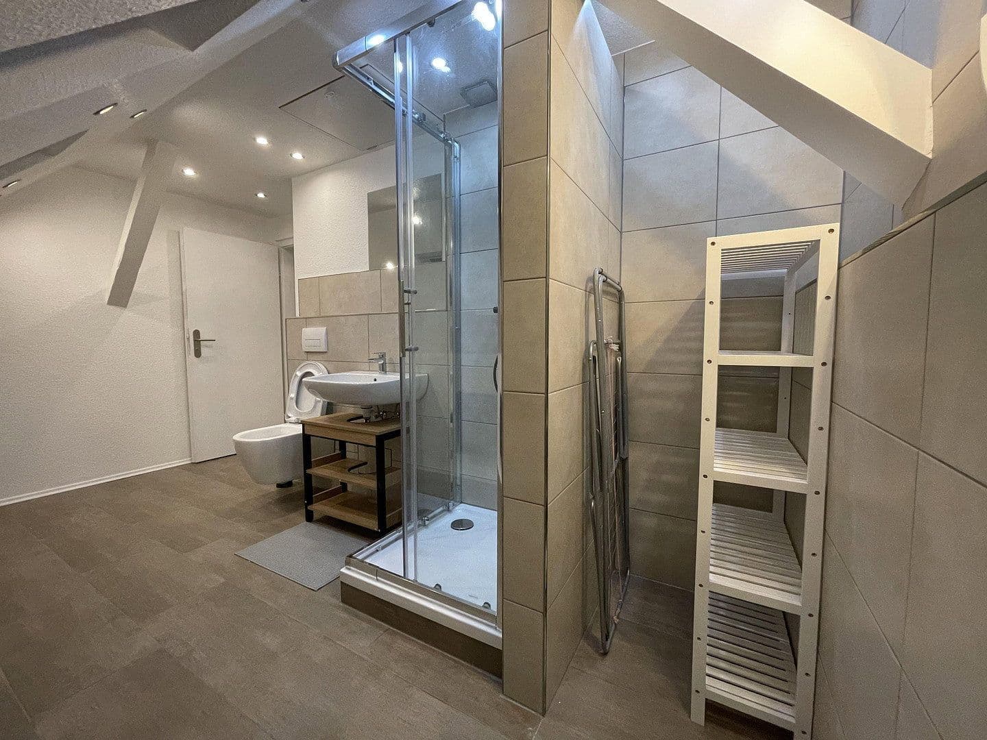 Predaj domu 178 m², pozemok 390 m², Tulpenstraße 13, Eggenstein-Leopoldshafen, Bádensko-Wurttembersko Predaj domu 178 m², pozemok 390 m², Tulpenstraße 13, Eggenstein-Leopoldshafen, Bádensko-Wurttembersko