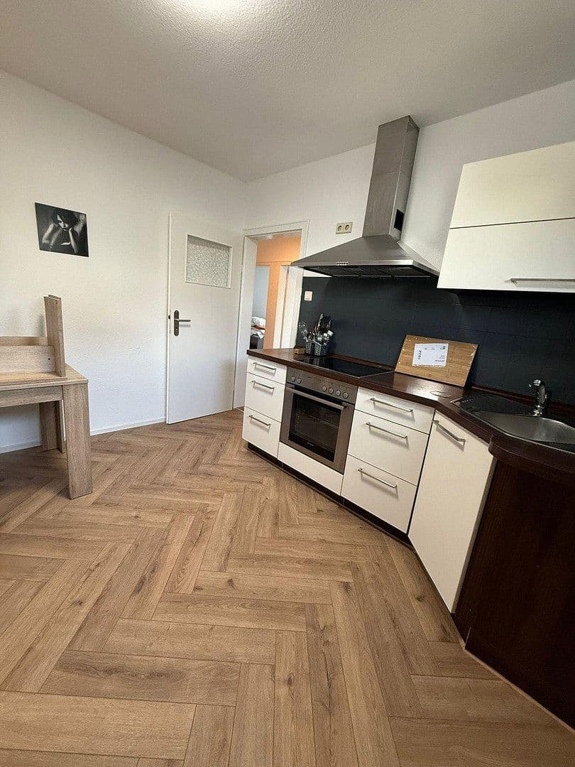 Predaj domu 178 m², pozemok 390 m², Tulpenstraße 13, Eggenstein-Leopoldshafen, Bádensko-Wurttembersko Predaj domu 178 m², pozemok 390 m², Tulpenstraße 13, Eggenstein-Leopoldshafen, Bádensko-Wurttembersko