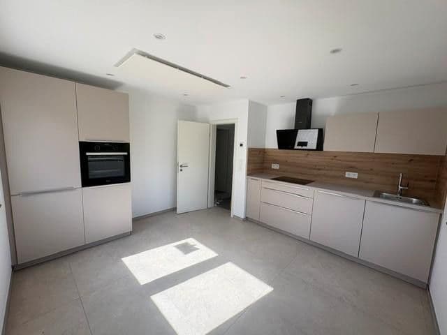 Prenájom bytu 2-izbový 65 m², Sindelfingen, Bádensko-Wurttembersko Prenájom bytu 2-izbový 65 m², Sindelfingen, Bádensko-Wurttembersko
