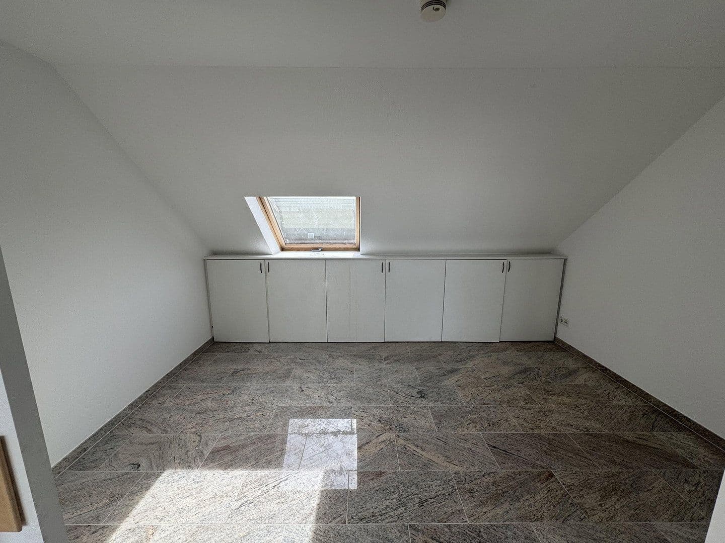 Prenájom bytu 3-izbový 123 m², Köln, Severné Porýnie - Westfálsko Prenájom bytu 3-izbový 123 m², Köln, Severné Porýnie - Westfálsko