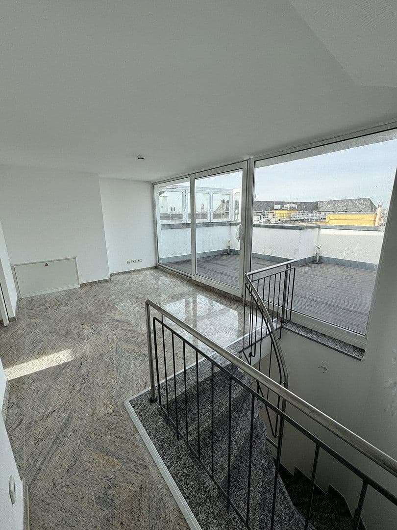 Prenájom bytu 3-izbový 123 m², Köln, Severné Porýnie - Westfálsko Prenájom bytu 3-izbový 123 m², Köln, Severné Porýnie - Westfálsko