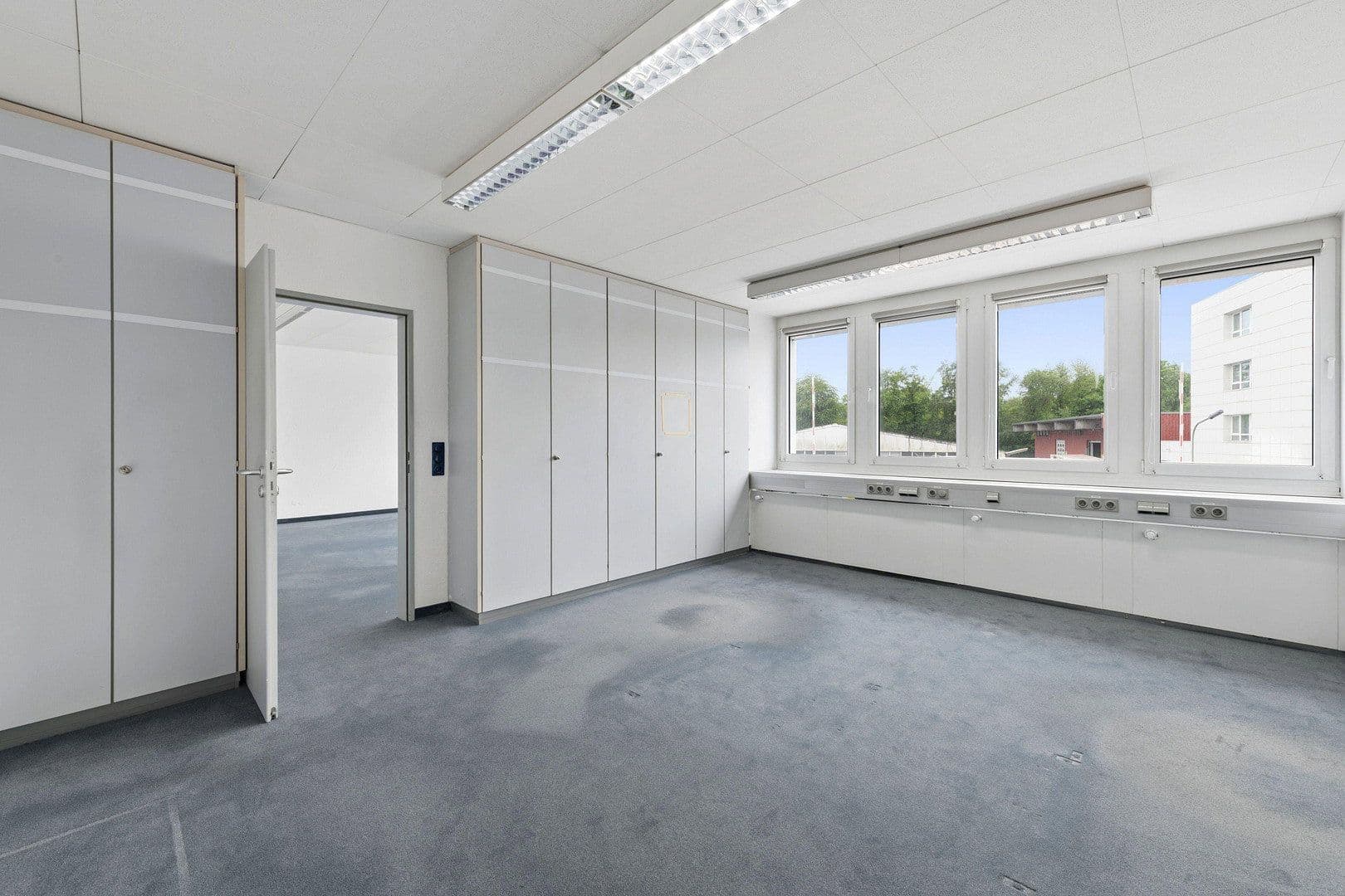Prenájom kancelárie 646 m², Moselstr. 14, Neuss, Severné Porýnie - Westfálsko Prenájom kancelárie 646 m², Moselstr. 14, Neuss, Severné Porýnie - Westfálsko