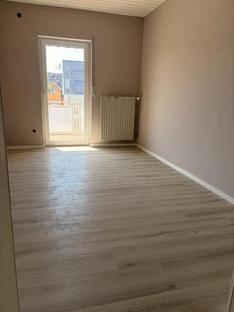 Prenájom bytu 4-izbový 126 m², Römerberg, Porýnie-Falcko Prenájom bytu 4-izbový 126 m², Römerberg, Porýnie-Falcko