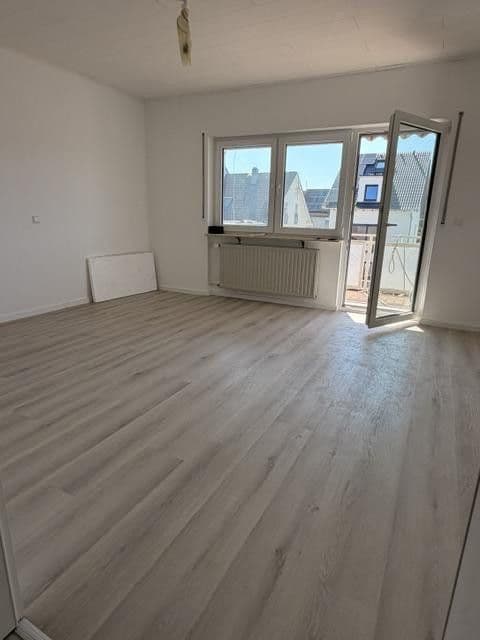 Prenájom bytu 4-izbový 126 m², Römerberg, Porýnie-Falcko Prenájom bytu 4-izbový 126 m², Römerberg, Porýnie-Falcko