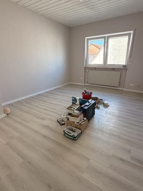 Prenájom bytu 4-izbový 126 m², Römerberg, Porýnie-Falcko Prenájom bytu 4-izbový 126 m², Römerberg, Porýnie-Falcko