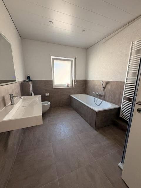 Prenájom bytu 4-izbový 126 m², Römerberg, Porýnie-Falcko Prenájom bytu 4-izbový 126 m², Römerberg, Porýnie-Falcko