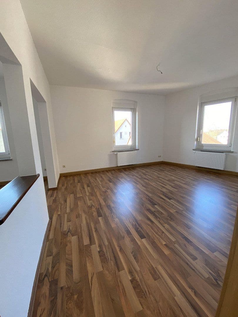 Prenájom bytu 4-izbový 100 m², Altenburg, Durínsko Prenájom bytu 4-izbový 100 m², Altenburg, Durínsko