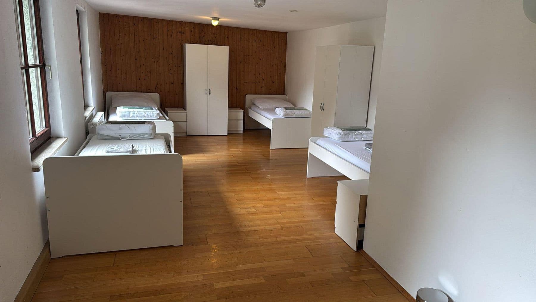 Prenájom bytu 3-izbový 95 m², Moosach München, Bavorsko Prenájom bytu 3-izbový 95 m², Moosach München, Bavorsko