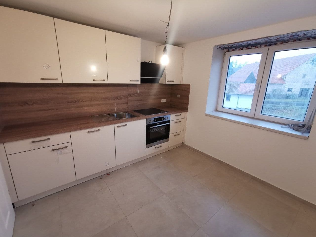 Prenájom bytu 3-izbový 90 m², Kirchstrasse 8, Schwalmtal, Hesensko Prenájom bytu 3-izbový 90 m², Kirchstrasse 8, Schwalmtal, Hesensko