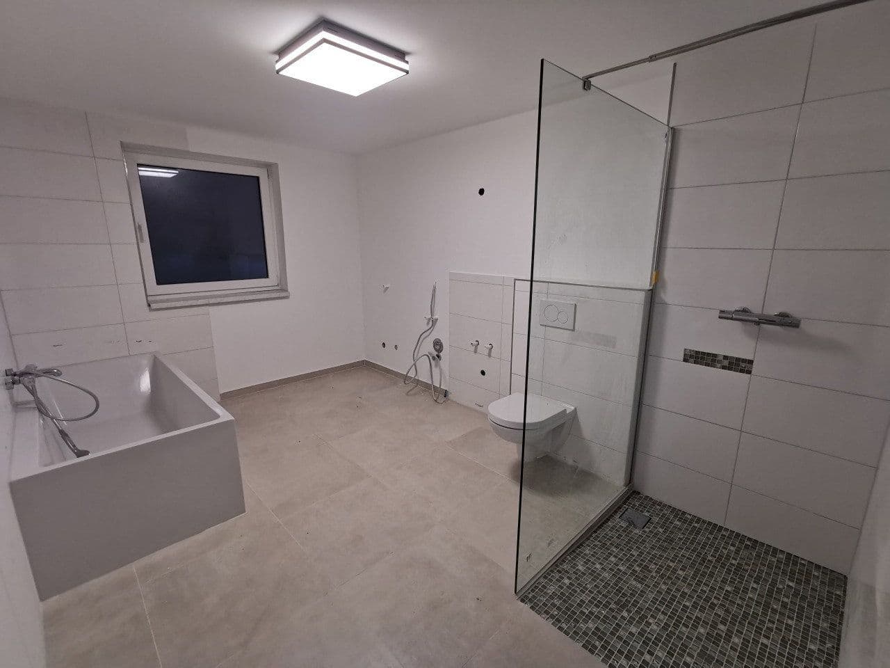 Prenájom bytu 3-izbový 90 m², Kirchstrasse 8, Schwalmtal, Hesensko Prenájom bytu 3-izbový 90 m², Kirchstrasse 8, Schwalmtal, Hesensko