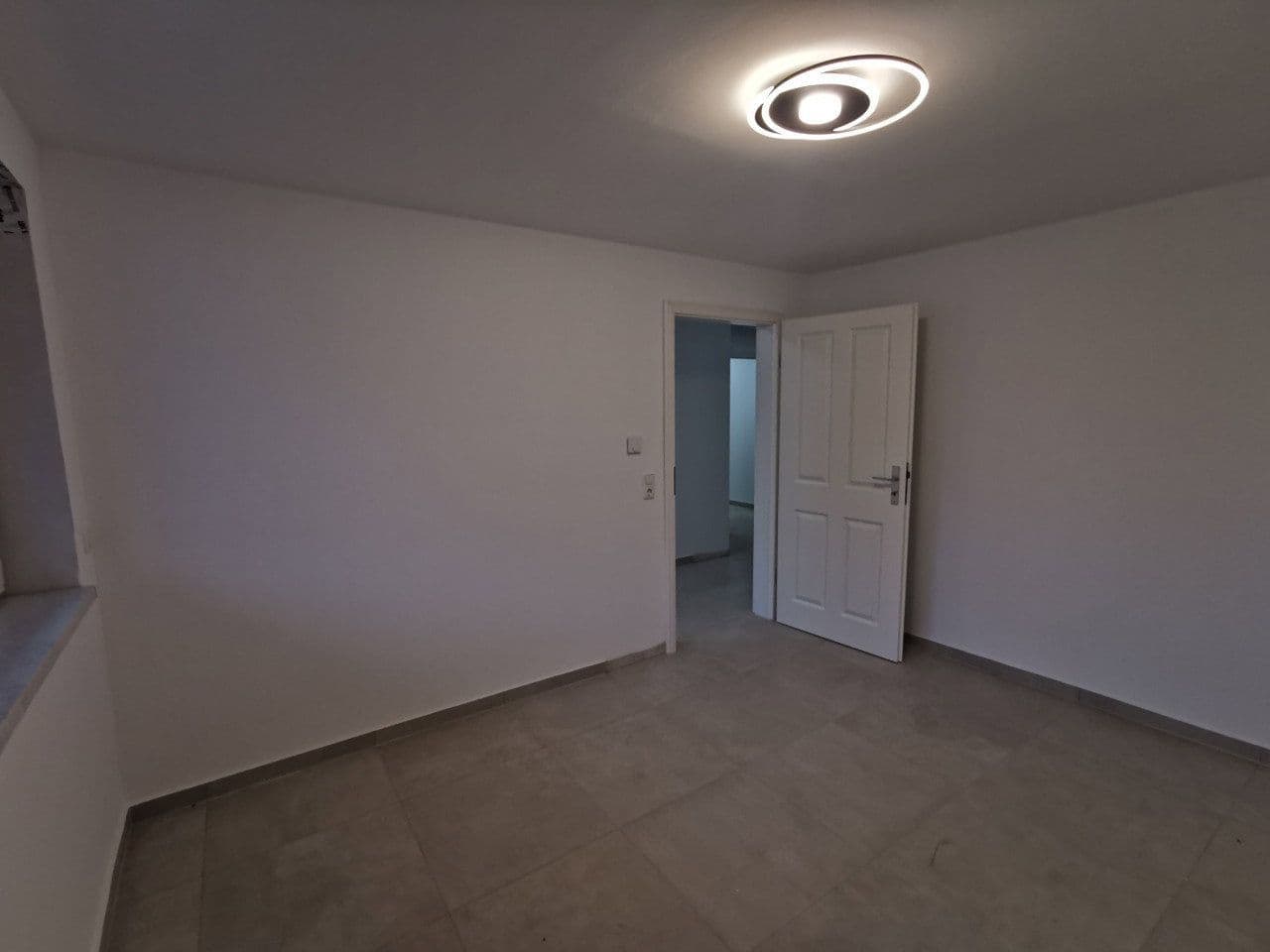 Prenájom bytu 3-izbový 90 m², Kirchstrasse 8, Schwalmtal, Hesensko Prenájom bytu 3-izbový 90 m², Kirchstrasse 8, Schwalmtal, Hesensko