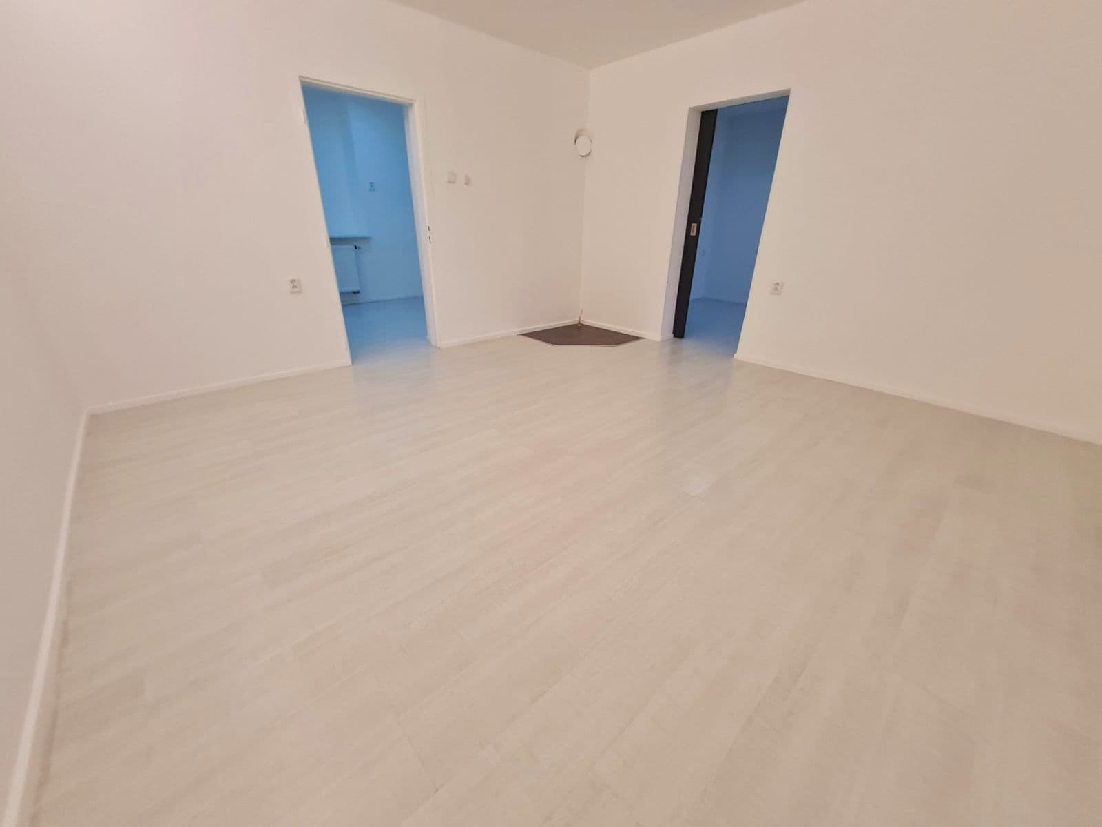 Prenájom bytu 3-izbový 58 m², Brněnská, Kuřim, Jihomoravský kraj Prenájom bytu 3-izbový 58 m², Brněnská, Kuřim, Jihomoravský kraj