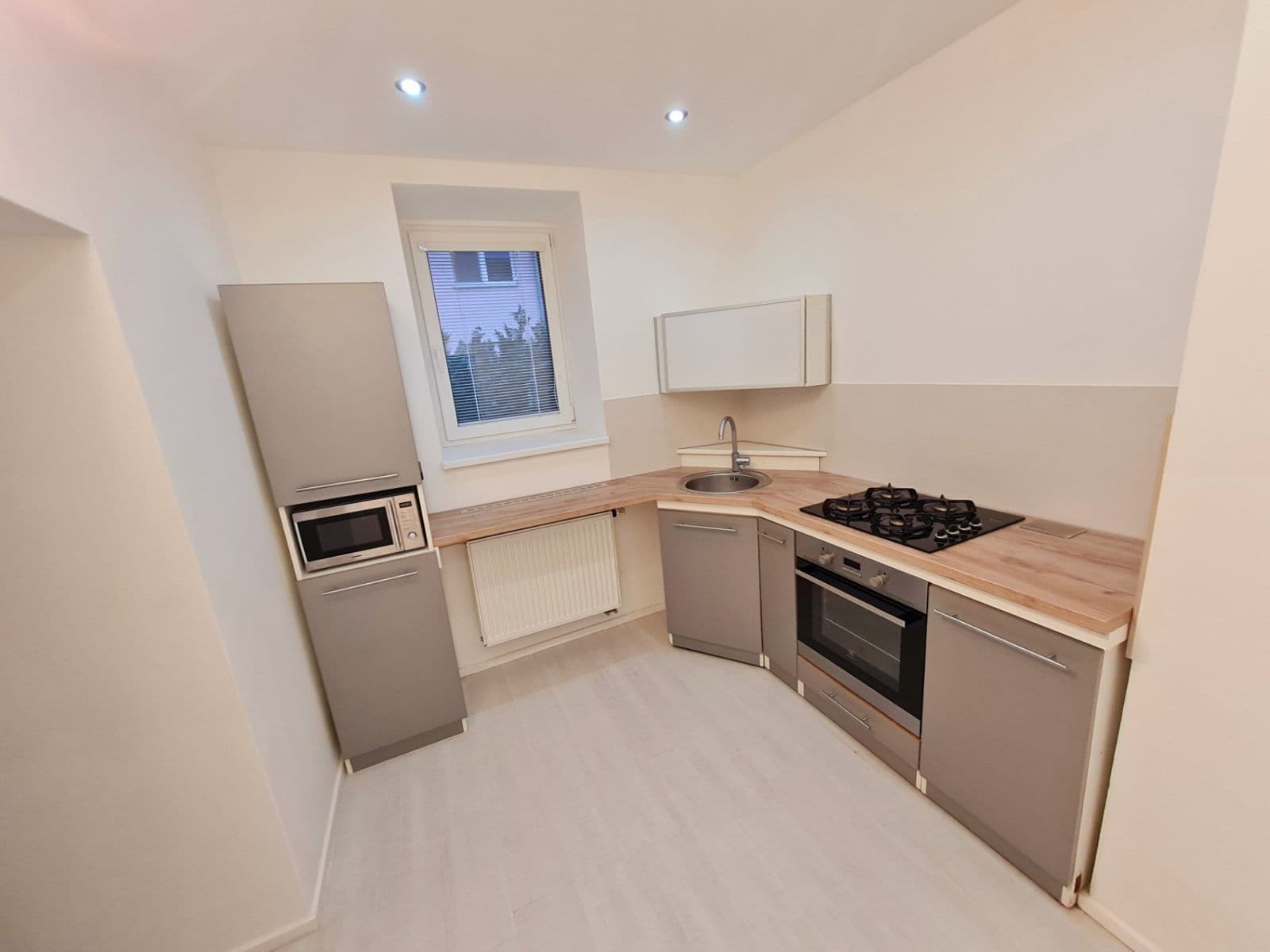 Prenájom bytu 3-izbový 58 m², Brněnská, Kuřim, Jihomoravský kraj Prenájom bytu 3-izbový 58 m², Brněnská, Kuřim, Jihomoravský kraj