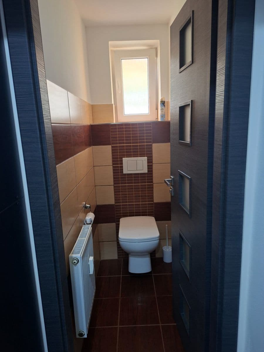 Prenájom bytu 3-izbový 75 m², Víta Nejedlého, Chrudim, Pardubický kraj Prenájom bytu 3-izbový 75 m², Víta Nejedlého, Chrudim, Pardubický kraj